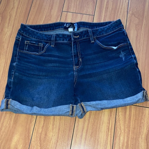 Apt. 9 Pants - APT.9 Women Denim shorts modern style size 8 dark blue color